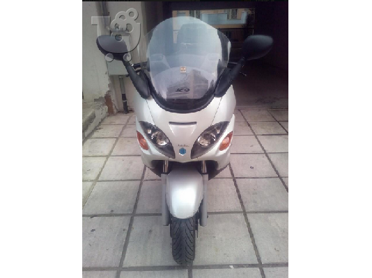 PoulaTo: PIAGGIO X9 250 '04